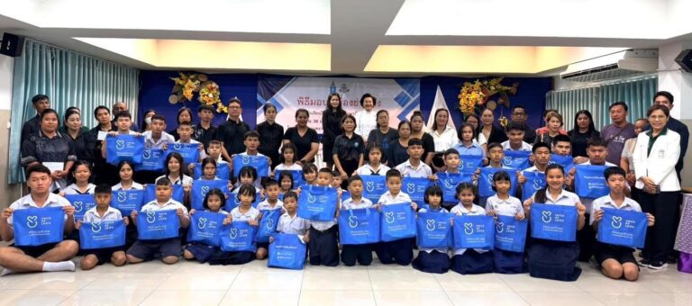 มูลนิธิอนุเคราะห์คนหูหนวกฯ ส่งมอบเครื่องช่วยฟัง 38 เครื่องให้นักเรียนโรงเรียนโสตศึกษาจังหวัดชลบุรี